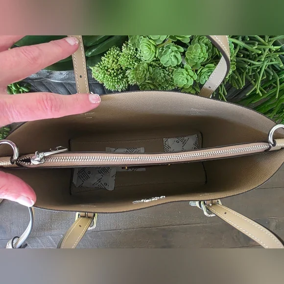 Coach Mollie Tote/Crossbody Lemon Print Coated Canvas With        Wristlet-NWT - Picture 9 of 16